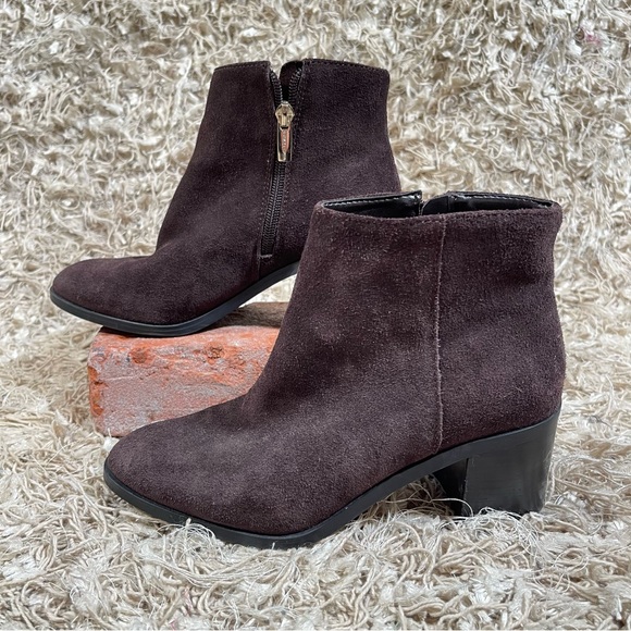 Vince Camuto short brown suede booties side zip ankle boots 2" heels size 6 - Picture 3 of 9